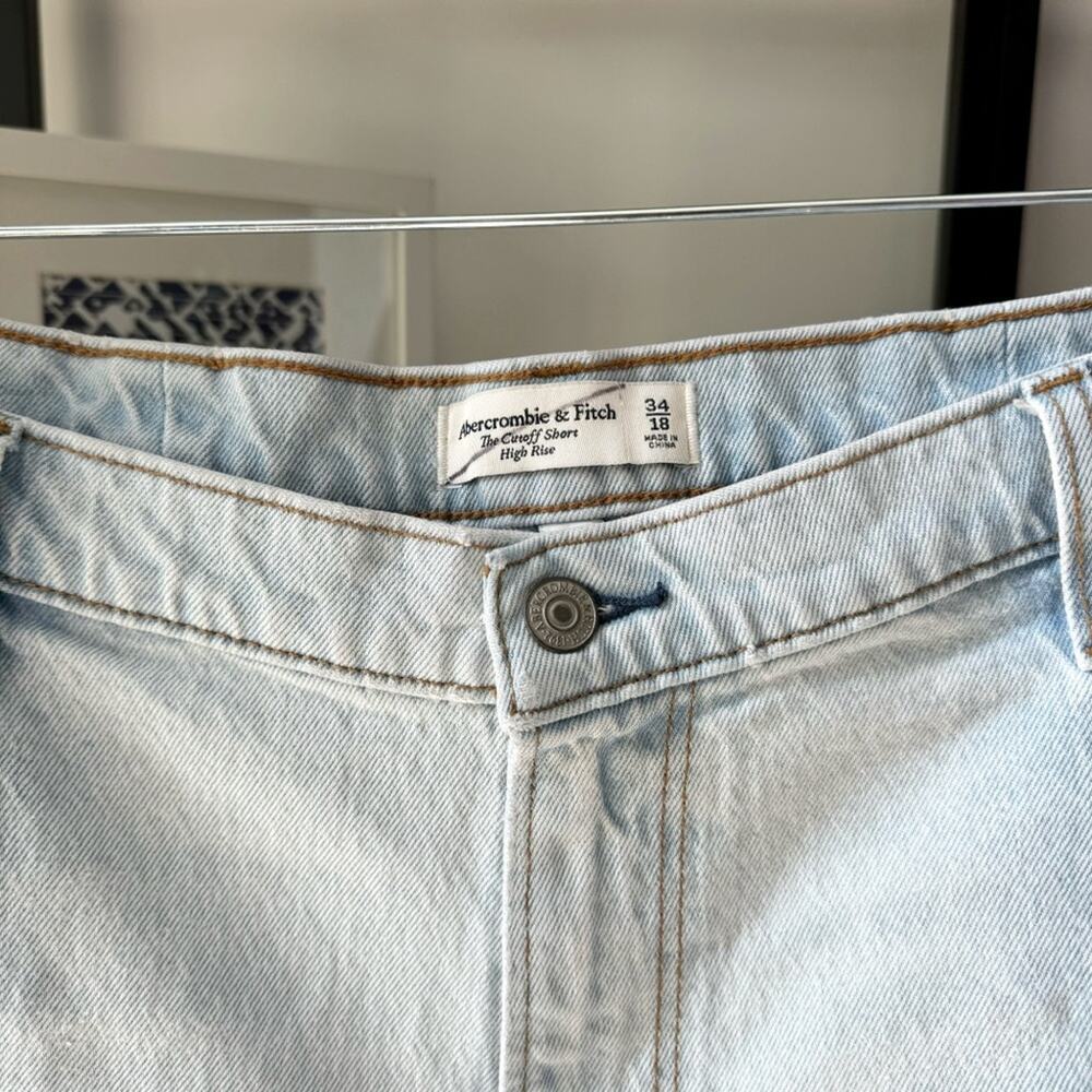 Abercrombie & Fitch Curve Love The Cut Off Light Blue Wash High Rise Shorts 34 - Picture 2 of 8